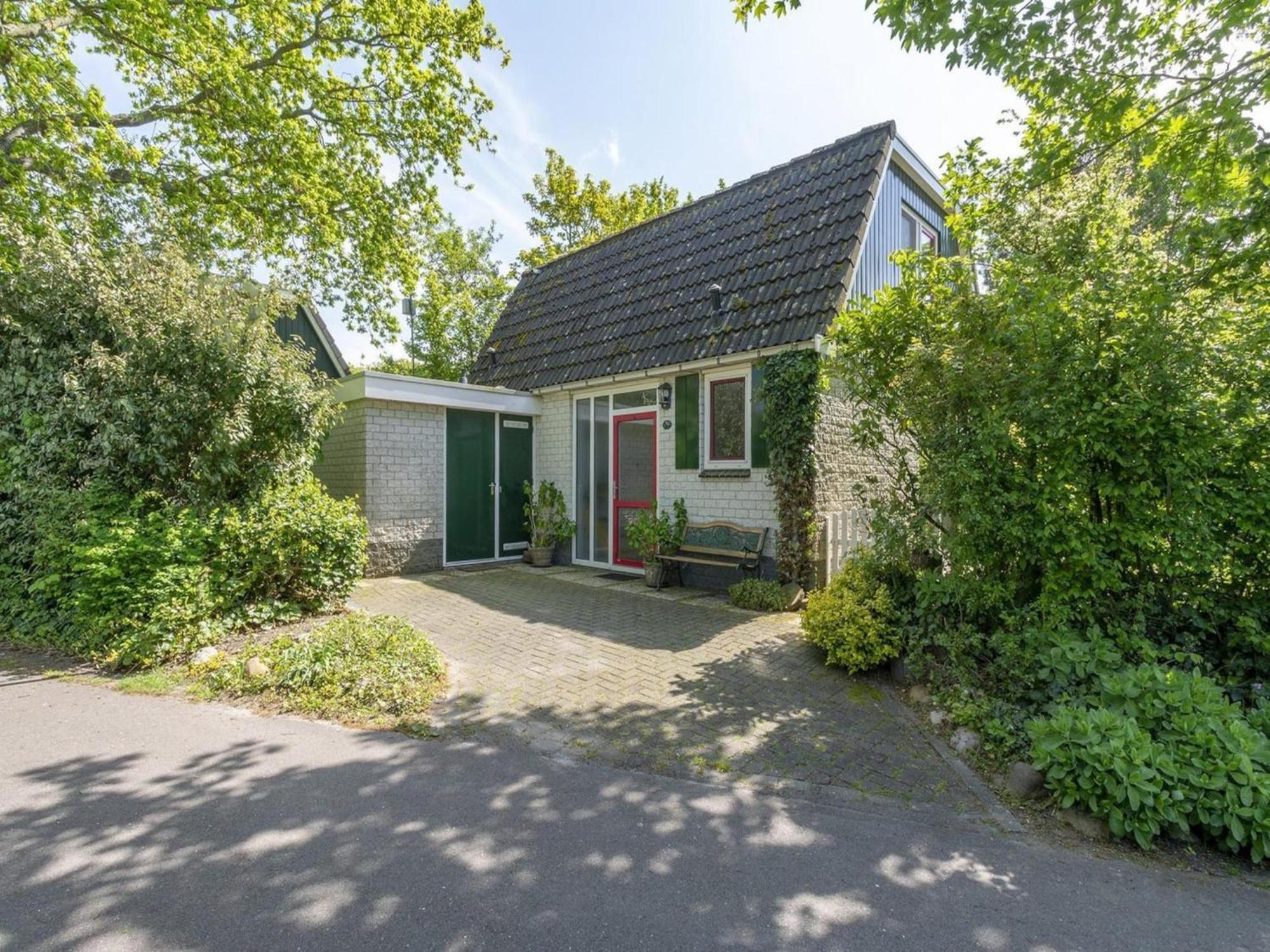 Cozy Holiday Home With Pool Sint Maartensvlotbrug Екстер'єр фото