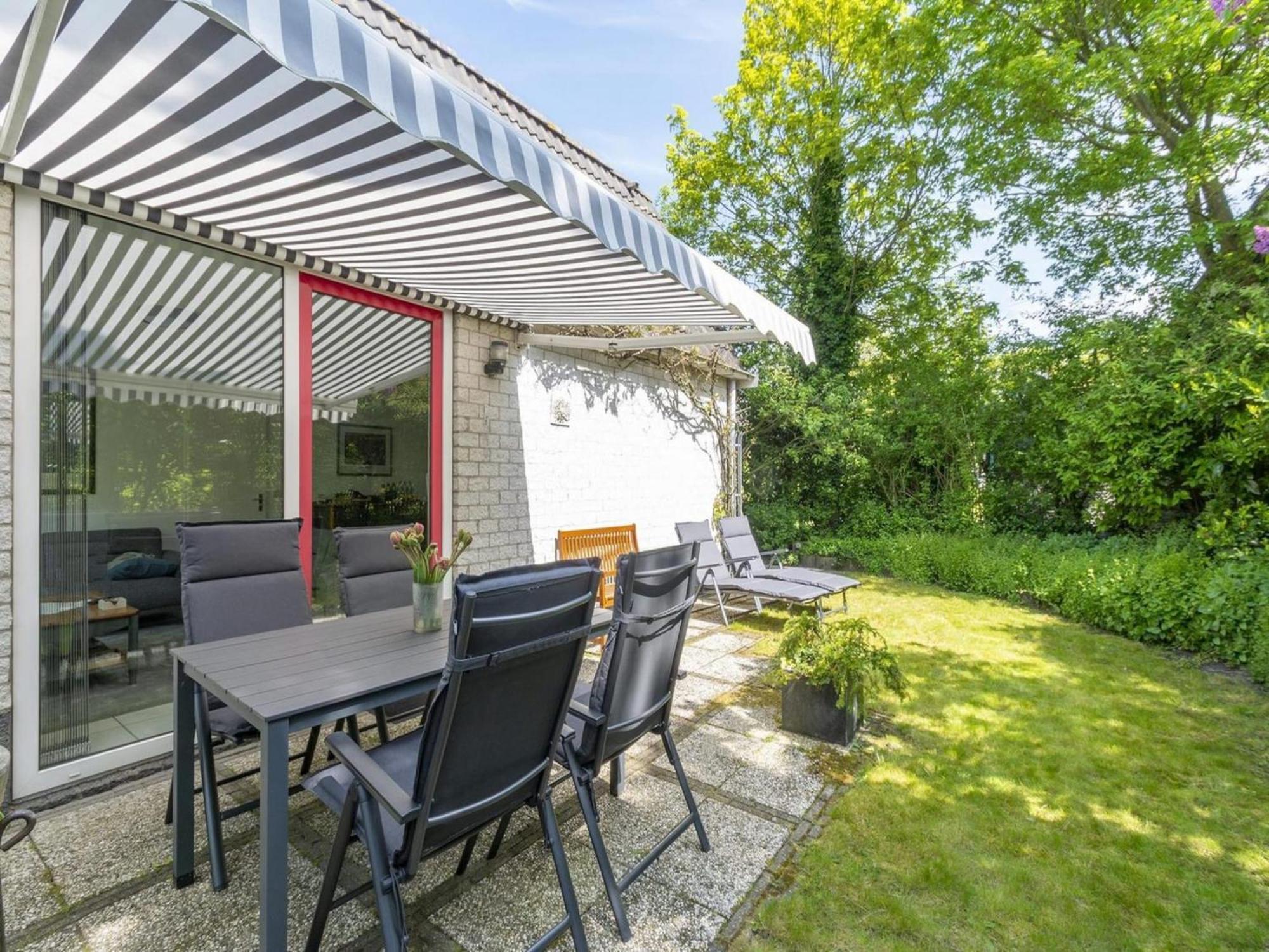 Cozy Holiday Home With Pool Sint Maartensvlotbrug Екстер'єр фото